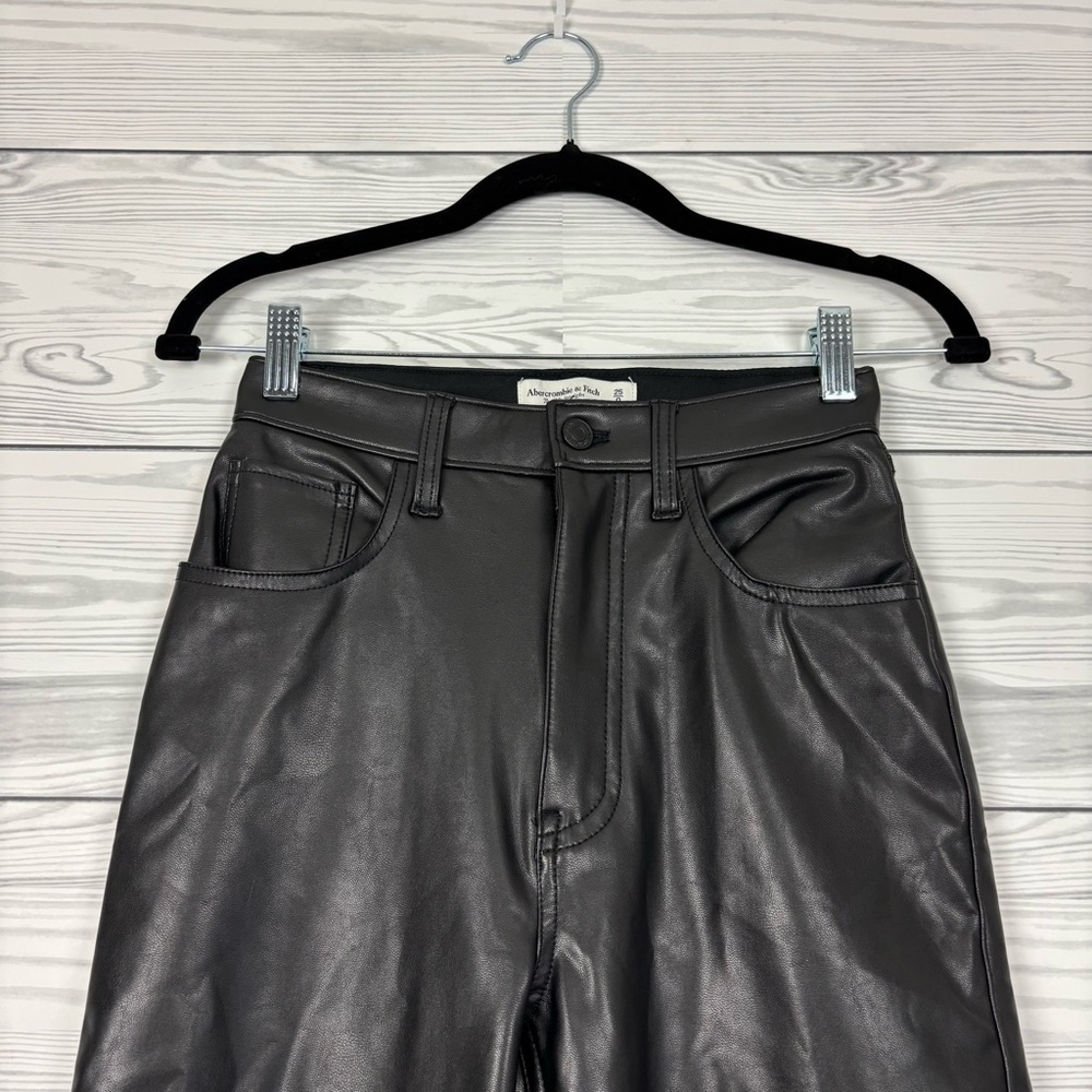 Abercrombie & Fitch the 90’s Straight Ultra High Rise Black Vegan Leather Pants - Picture 5 of 10
